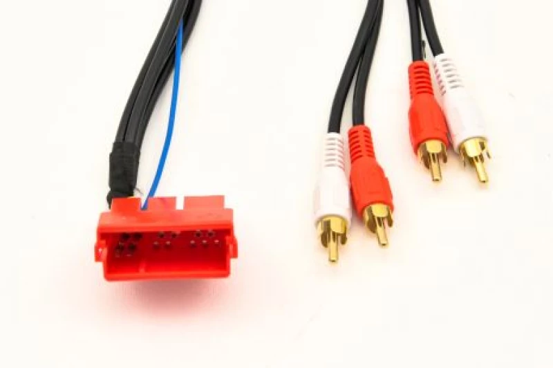Compotech s.r.l.  Line out adapter 4 rca to mini iso   65.261