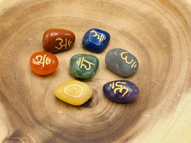 Ξύλινος Πίνακας των 7 Τσάκρα Wooden Seven Chakra Board With Gemstones