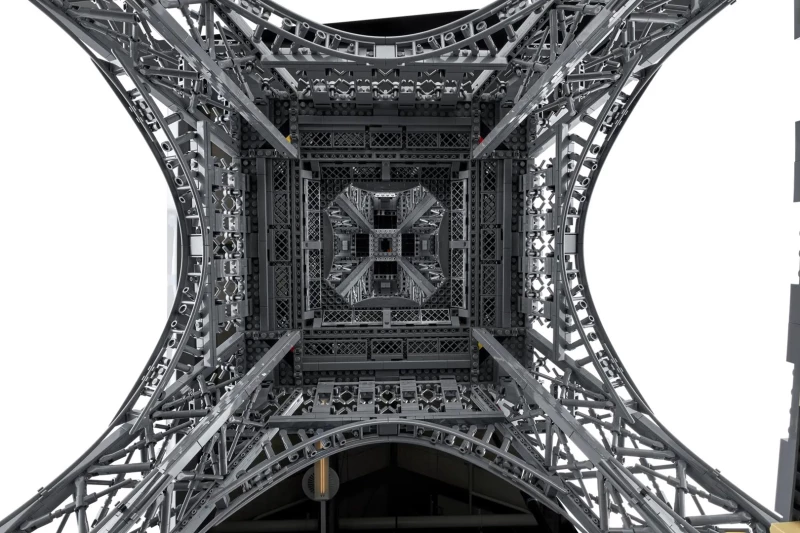 LEGO ICONS 10307 EIFFEL TOWER