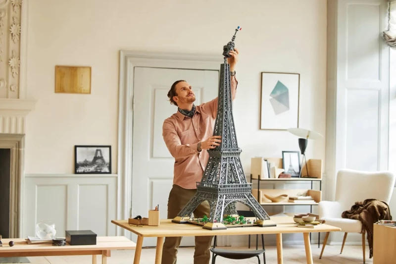 LEGO ICONS 10307 EIFFEL TOWER
