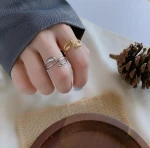 ΓΥΝΑΙΚΕΙΑ ΑΤΣΑΛΙΝΑ ΔΑΧΤΥΛΙΔΙΑ-WOMEN’S STEEL RING ΧΡΥΣΟ