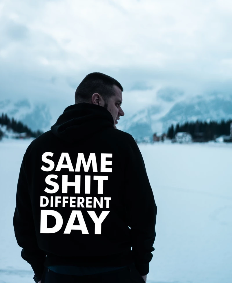 Φούτερ Με Τύπωμα Same Shit Different Day HOOD914-Μαύρο