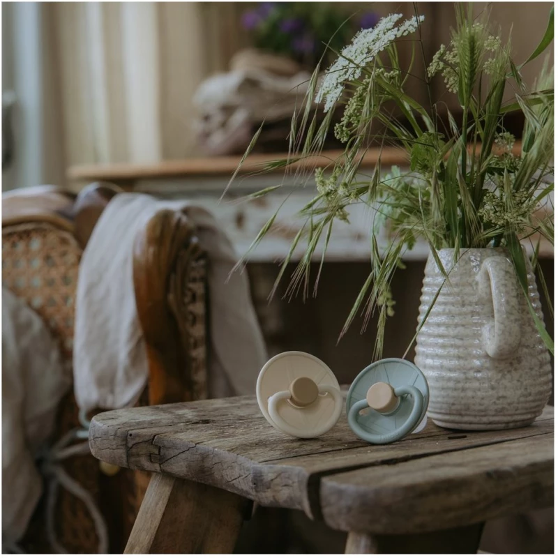 Σετ 2 Πιπίλες Σιλικόνης FRIGG Little Viking Sage/Cream 6-18 Μηνών