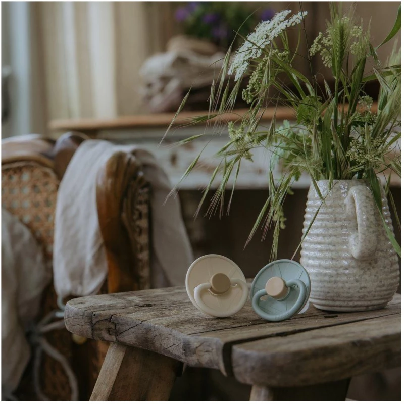 Σετ 2 Πιπίλες Σιλικόνης FRIGG Little Viking Sage/Cream 6-18 Μηνών