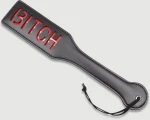 Δερμάτινο Paddle Με Χάραξη BITCH Domme Series Leather Paddle With BITCH Cutout – Μαύρο