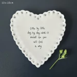 Σουβέρ δαντέλα καρδιά-Little by little
