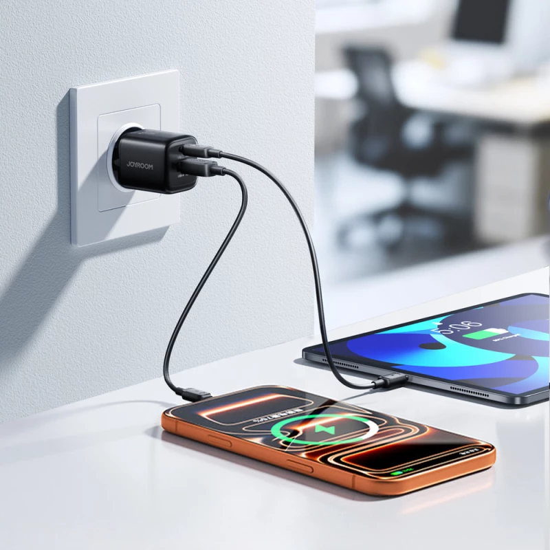 Joyroom JR-TG7 33W USB-A + USB-C Wall Charger - Black