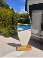 Stewehome Ασύμμετρος καθρέφτης δαπέδου MDF με ακρυλική χρυσή βαφή
